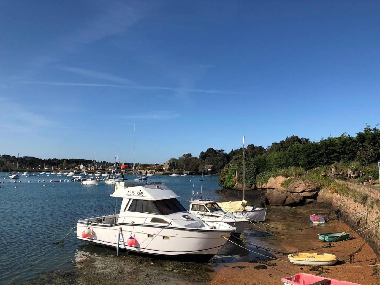 Superbe Vue Avec Wifi, Jardin, Terrasse A Guirec - Ref 931 *